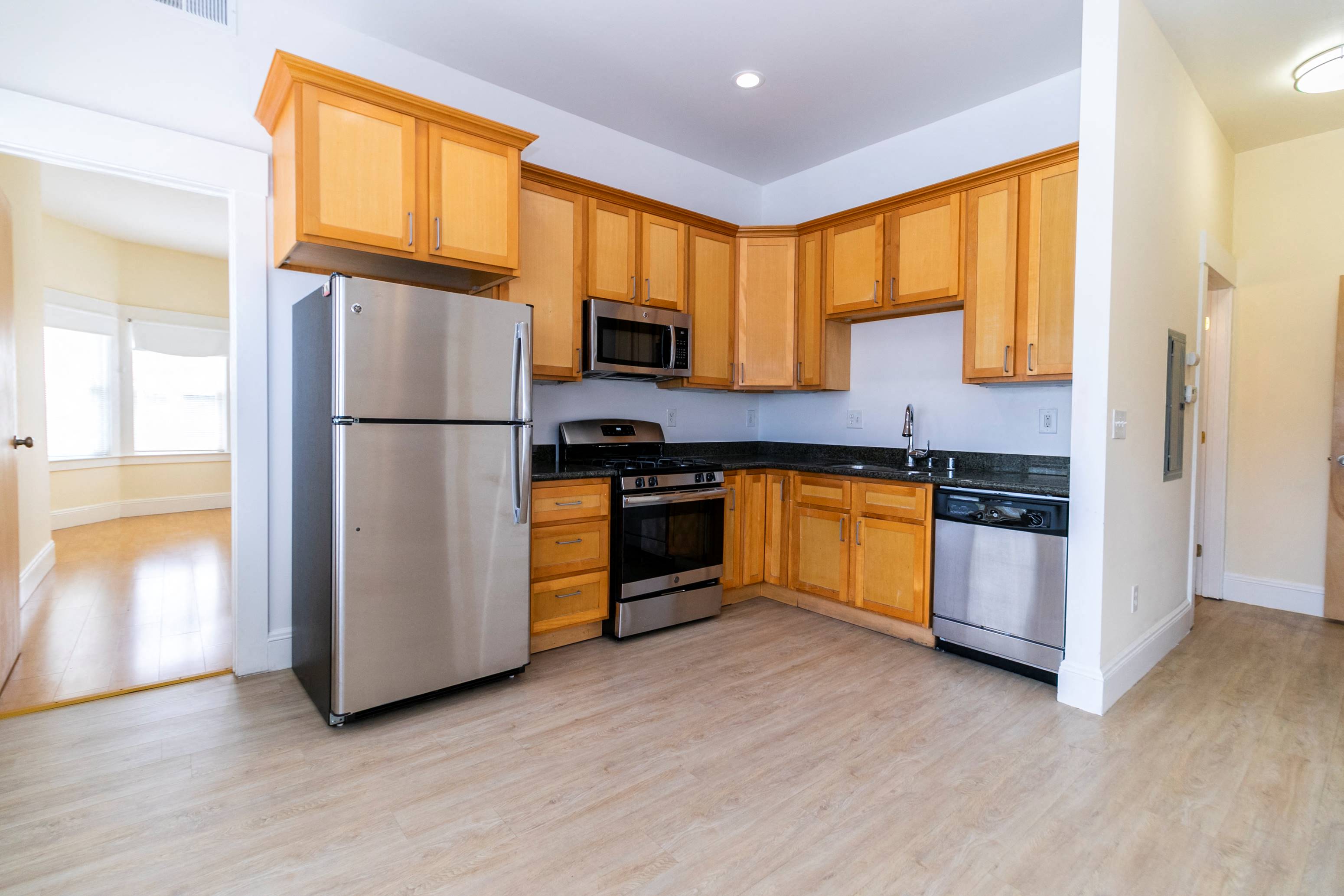 2597 Telegraph Ave photo 2